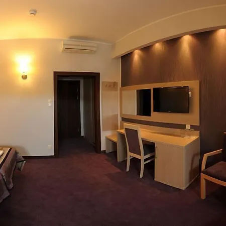 Centrum 3*